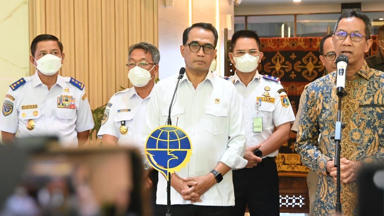 Menhub Budi Karya Sumadi neryebertemu dengan PJ Gubernur DKI Jakarta Heru Budi Hartono, di Kementerian Perhubungan, Senin (24/10/2022). (Dok Kemenhub)
