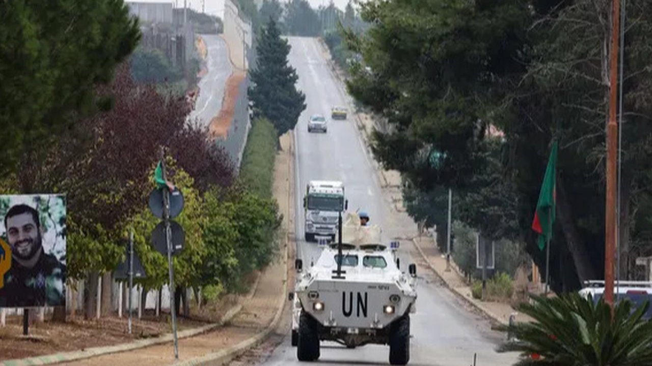Pasukan Sementara PBB di Lebanon (UNIFIL) meningkatkan patroli pasca rerangan Israel di Lebanon. (JOSEPH EID/AFP)