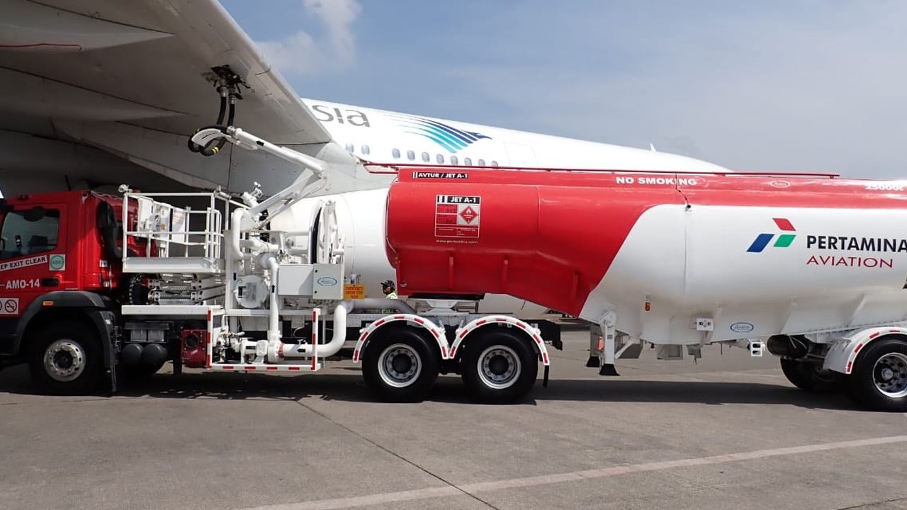 Pertamina Patra Niaga terus menjaga stok Avtur di Depot Pengisian Pesawat Udara (DPPU) selalu dalam kondisi aman.