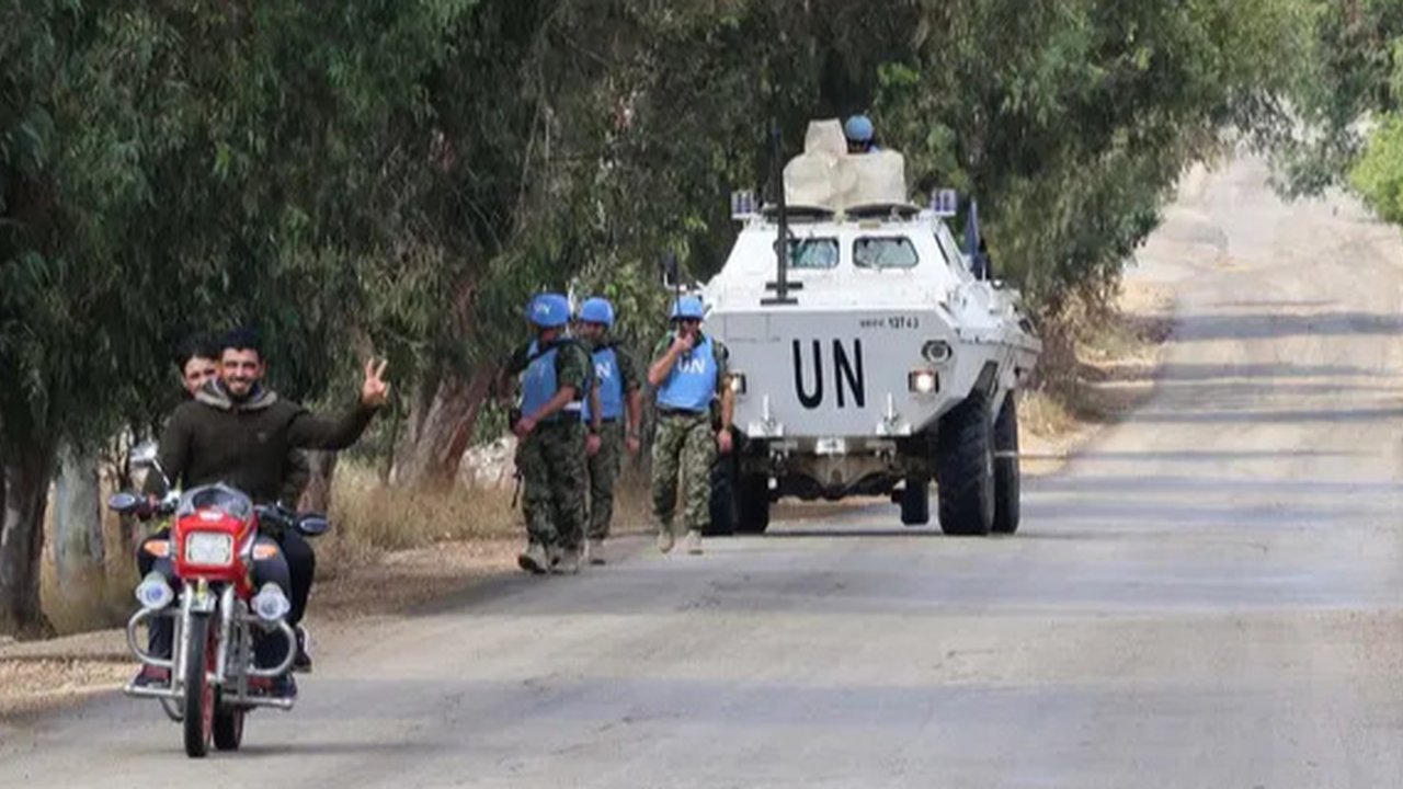 Pasukan Sementara PBB di Lebanon (UNIFIL) meningkatkan patroli pasca rerangan Israel di Lebanon. (JOSEPH EID/AFP)