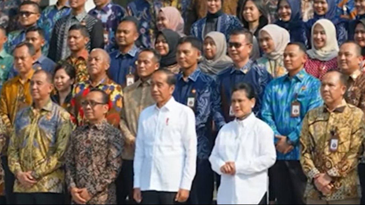 Presiden Jokowi dan Iriana Perpisahan di Istana Negara