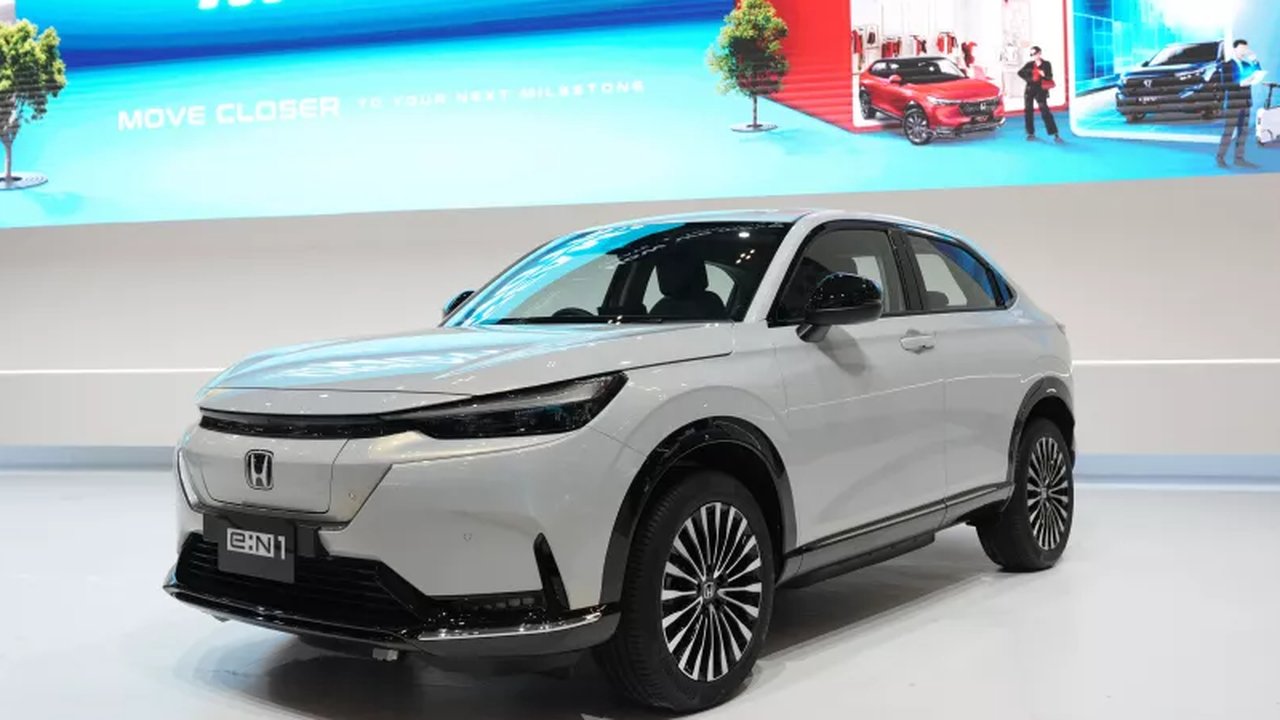 Honda hadir dengan fitur yang meniru suara mesin mobil konvensional pada kendaraan listrik, meningkatkan pengalaman berkendara yang lebih realistis (Foto: Honda Indonesia).