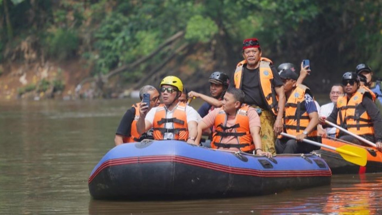 Ridwan Kamil Tinjau Kali Ciliwung