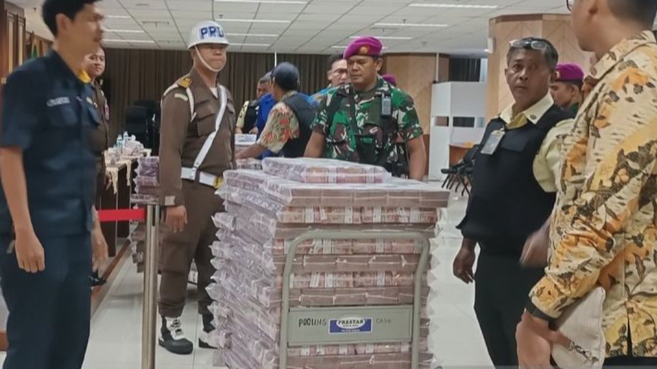 Kejaksaan Agung melakukan penggeledahan dan penyitaan barang bukti dari dua kantor milik PT Asset Pasific pada 1 dan 2 Oktober 20224