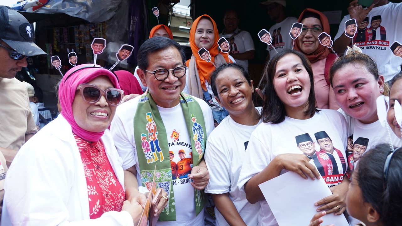 Pramono Anung menyambangi daerah padat penduduk di kawasan Tanah Abang