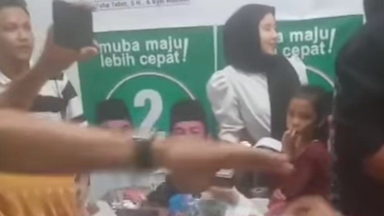 Viral Tim Calon Bupati Musi Banyuasin Bagi-Bagi Uang