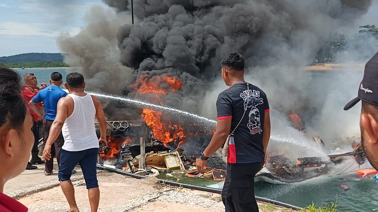 Speedboat Cagub Maluku Utara Benny Laos Terbakar
