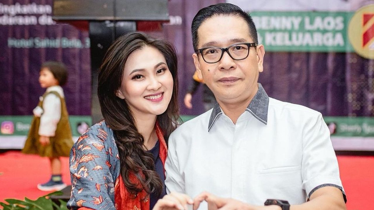Cagub Maluku Utara Benny Laos dan istrinya