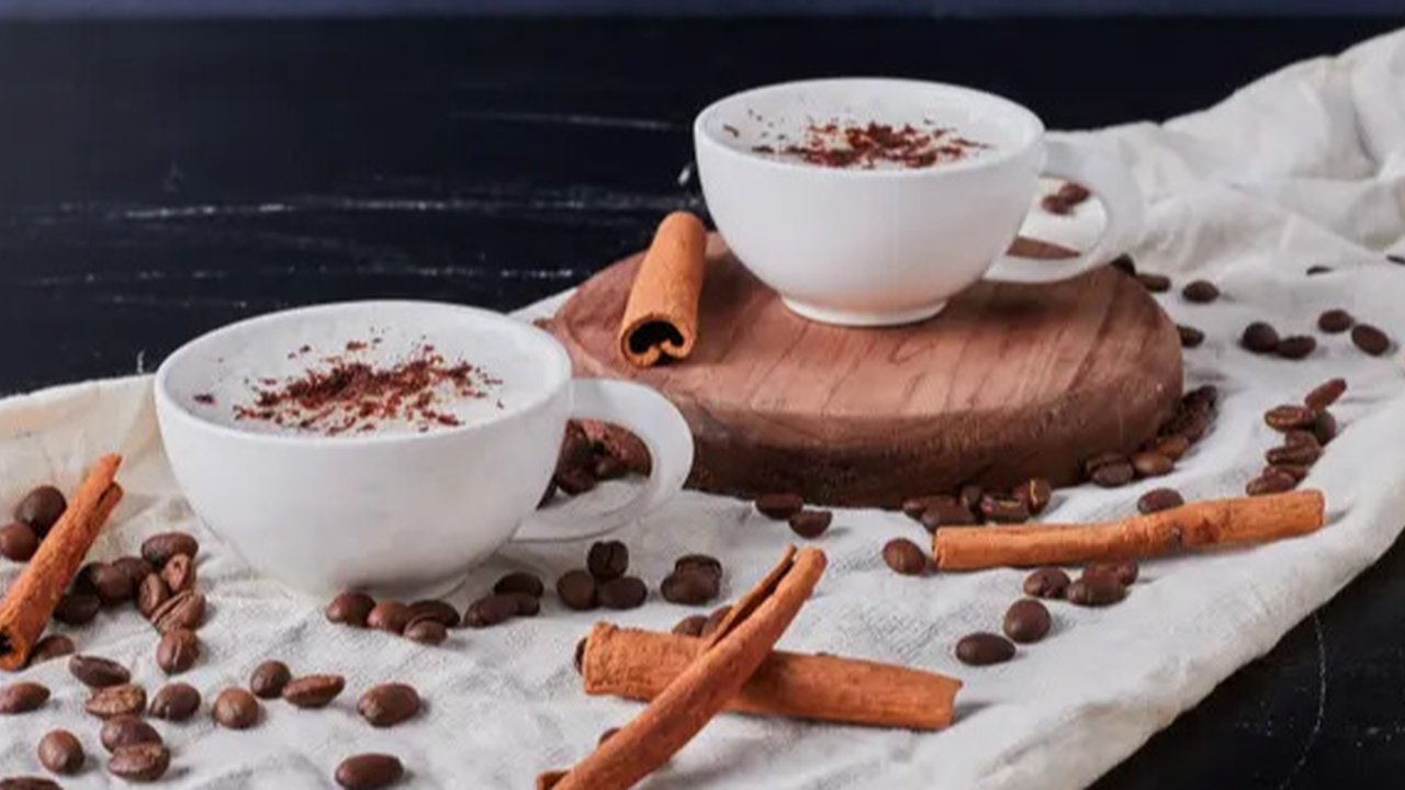 Ilustrasi kopi kayu manis (dok. Freepik.com/Kamean Aydinov)