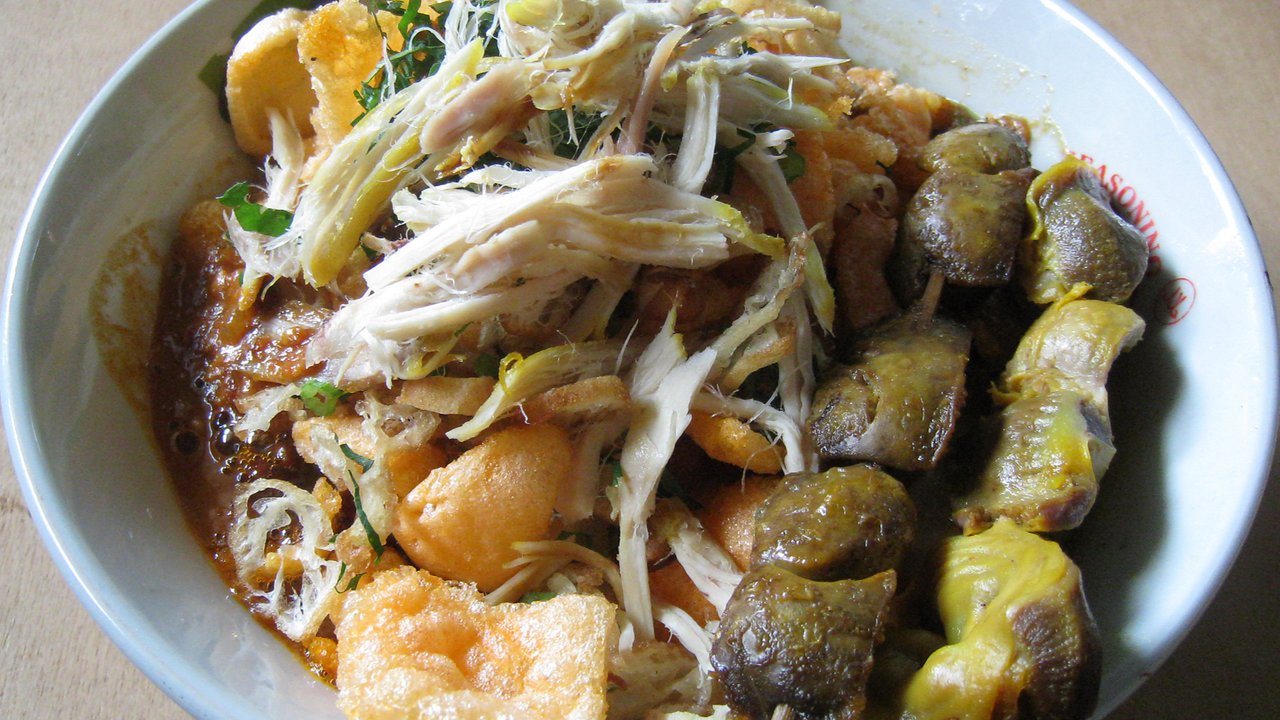 Kandungan Kalori dan Nutrisi dalam Satu Porsi Bubur Ayam, Dampak Konsumsi Berlebihan