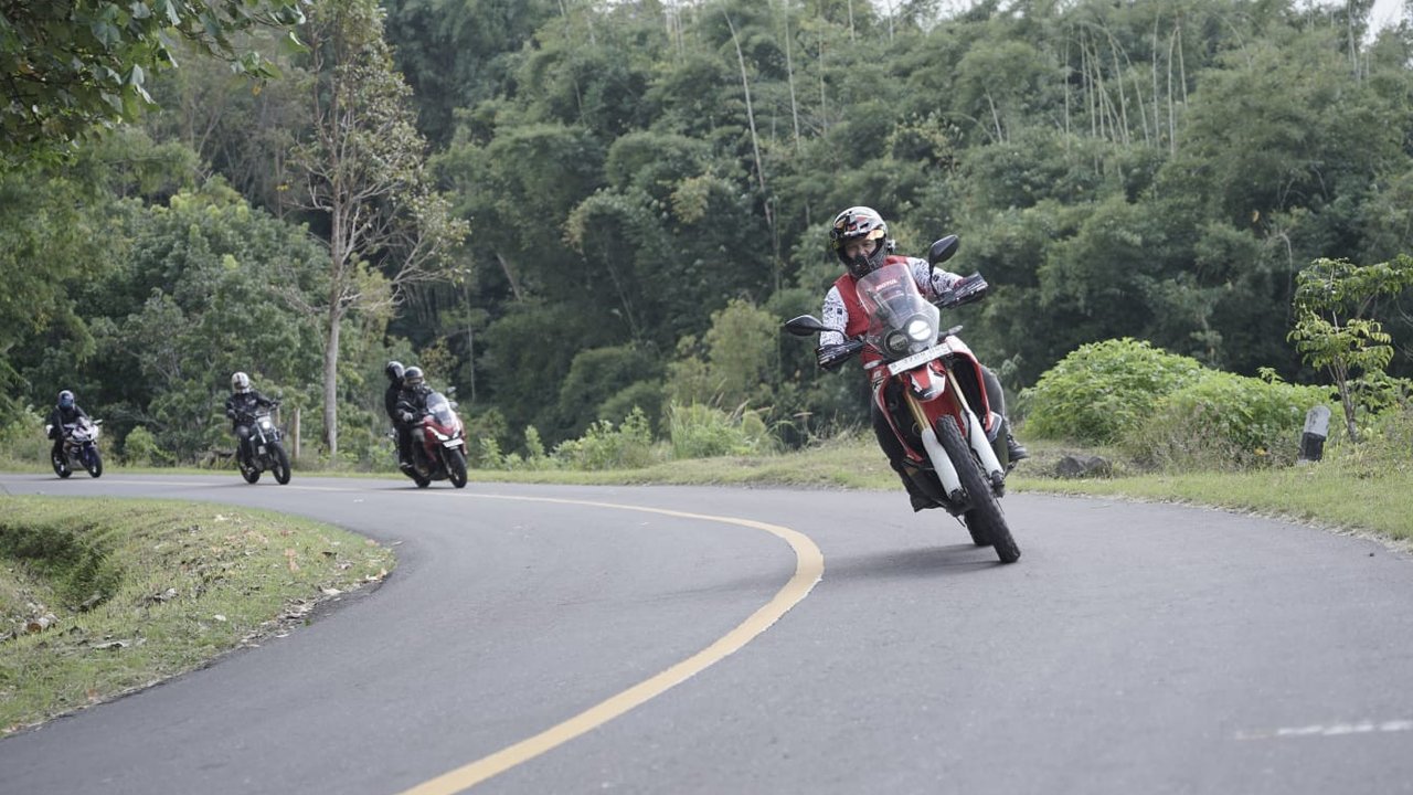 Yamaha Serow 250 hadir di Filipina dengan harga terjangkau, siap bersaing di segmen motor dual purpose 250 cc.