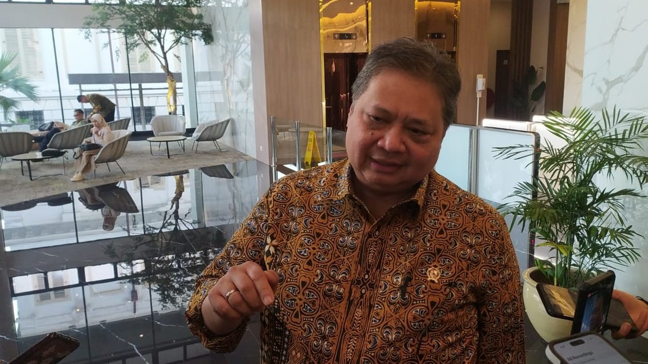 Menteri Koordinator Bidang Perekonomian Airlangga Hartarto, di kantor Kementerian Perekonomian, di Jakarta, Rabu (29/5/2024). Menko Airlangga bercerita mengenai tambahan PSN baru salah satunya BSD. (Tira/Liputan6.com)