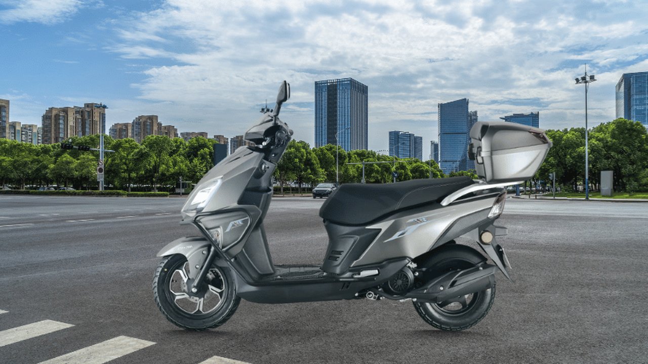 Sanye USY, pesaing Honda Vario 125, hadir dengan harga terjangkau Rp15 jutaan dan fitur keamanan canggih seperti ABS dan TCS (Foto: Motorshe.com).