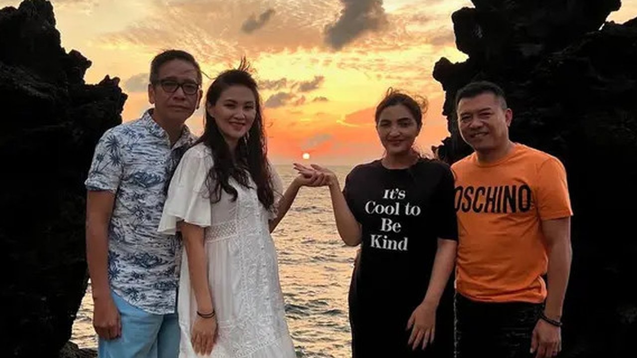 Ashanty dan Anang Hermansyah bagikan kenangan kebersamaan bareng Benny Laos, Cagub Maluku Utara yang meninggal usai speedboat meledak. (sumber: Instagram/ashanty_ash)
