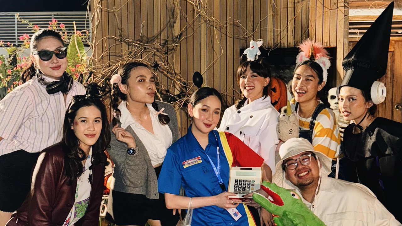 Rayakan Halloween, 7 Potret Agatha Pricilla Jadi Mbak-Mbak Mini Market - Sivia Azizah Jadi Daging Halal