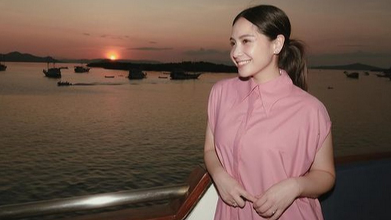 Potret Nagita Slavina Pakai Dress Pink Liburan di Labuan Bajo, Dipuji Makin Cantik dengan Aura Bersinar