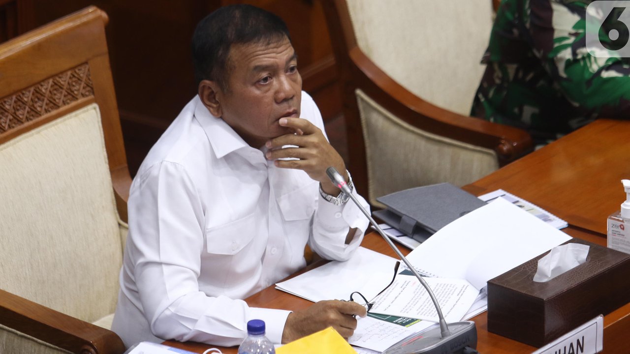 Wamenhan RI M. Herindra saat rapat dengar pendapat (RDP) dengan Komisi I DPR RI di Kompleks Parlemen, Jakarta, Senin (31/5/2021). RDP juga membahas isu-isu mengenai pelaksanaan UU Nomor 23 Tahun 2019 tentang Pengelolaan Sumber Daya Nasional untuk Pertahanan Negara. (Liputan6.com/Angga Yuniar)
