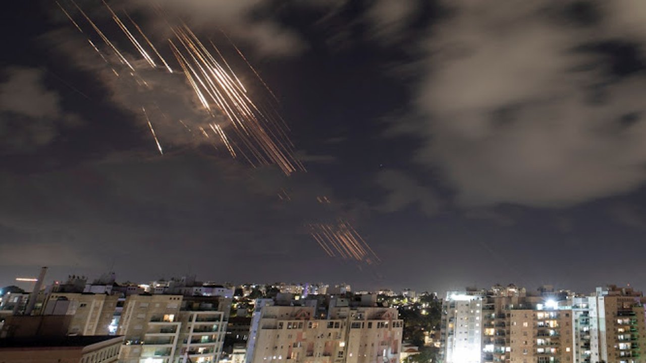 Rudal Iran gagal tembus Israel. REUTERS/Amir  Cohen