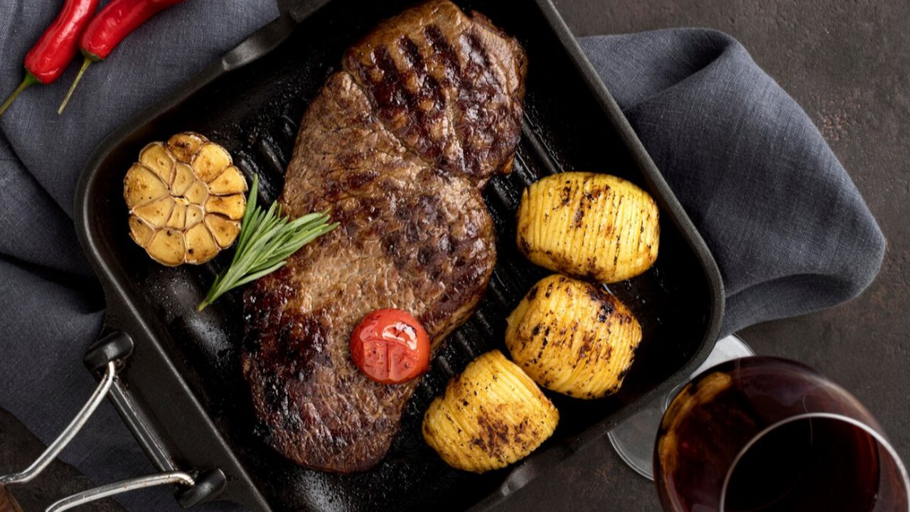 Steak Meltique: Delikasi Kuliner atau Risiko Kesehatan?