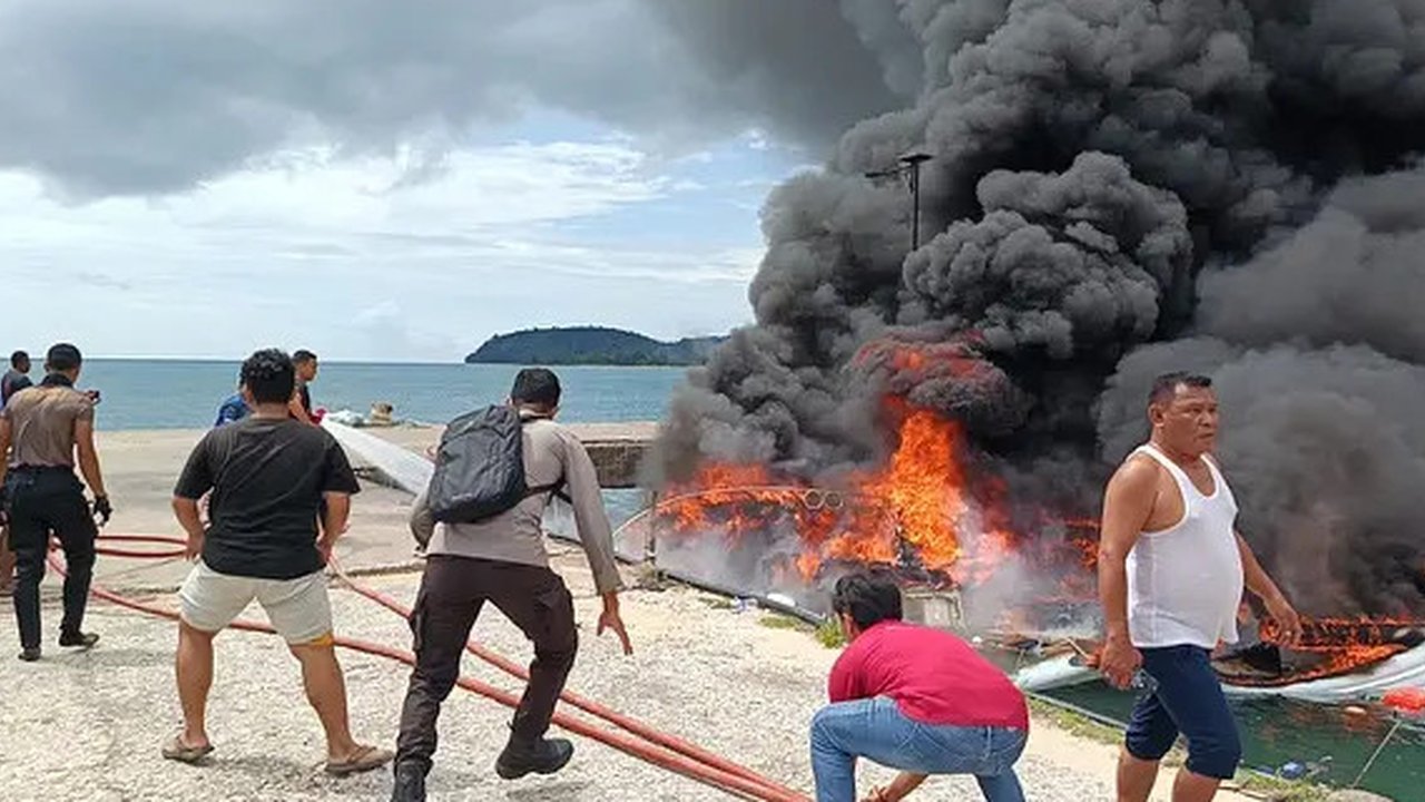 Keakraban keluarga Anang Ashanty dengan mendiang Benny Laos. (Instagram/ ashanty_ash)