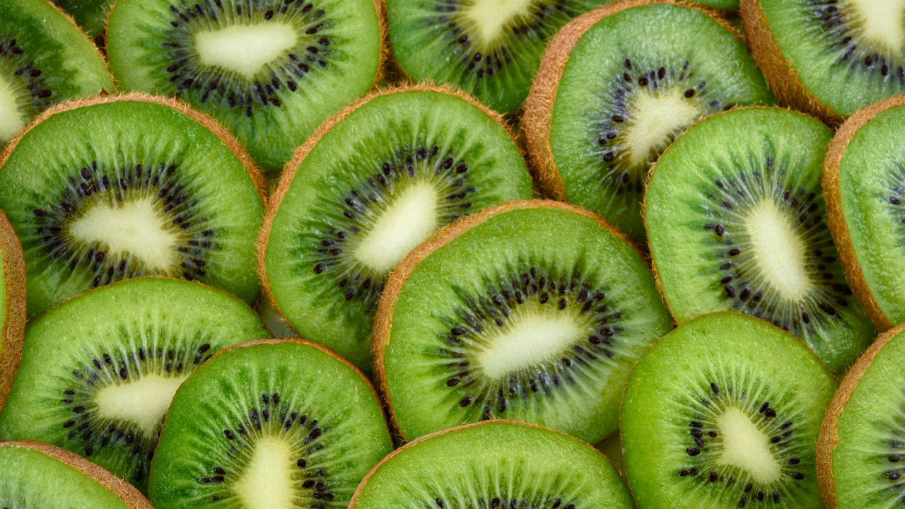 Buah Kiwi: Sumber Vitamin C untuk Kulit dan Pencernaan