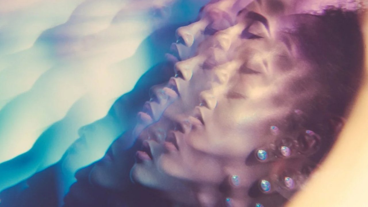 Ilustrasi Tidur dengan Lampu Menyala