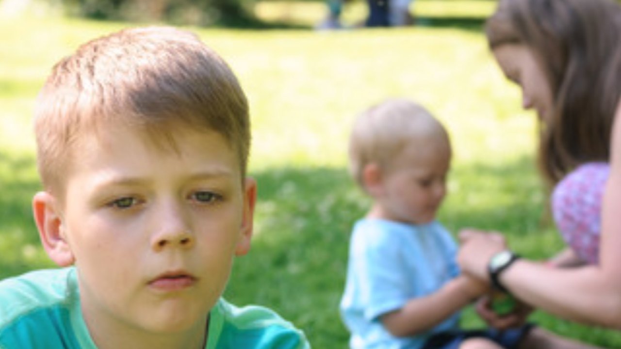 Cemburu pada Adik? Berikut Strategi Parenting untuk Membuat Anak Merasa Dihargai