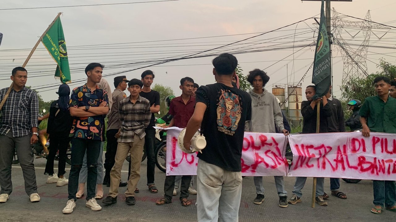 Mahasiswa Gelar Aksi Serukan Netralitas ASN dan TNI-Polri di Pilkada Banten 2024