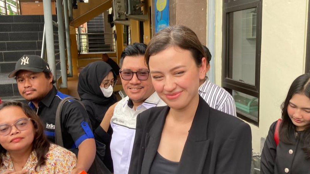 Setelah polisi berhasil masuk, Edward diminta untuk meninggalkan rumah tersebut. Kimberly bersama anak-anaknya tetap tinggal di rumah itu, sementara Edward harus pergi dari lokasi.