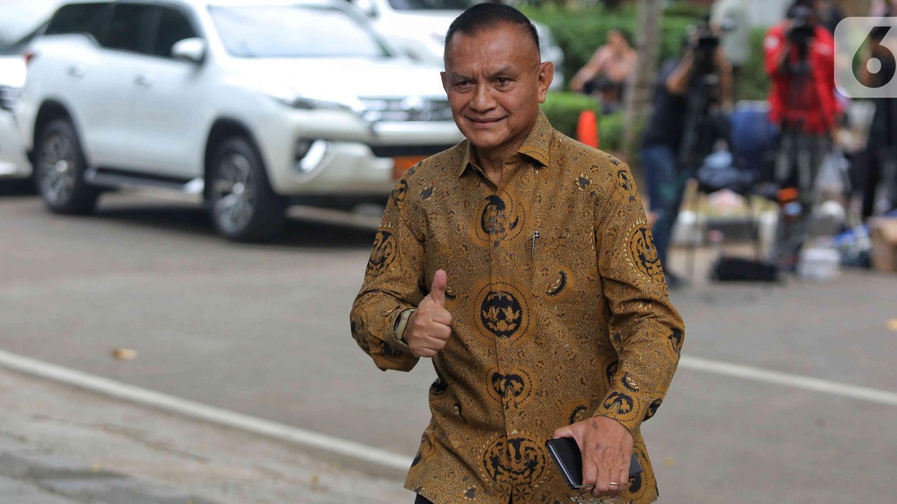 Menteri Dalam Negeri (Mendagri) Tito Karnavian hadir di Kertanegara saat Prabowo Subianto memanggil calon menteri di kabinet mendatang.(Liputan6.com/Khofifah Azzahro)