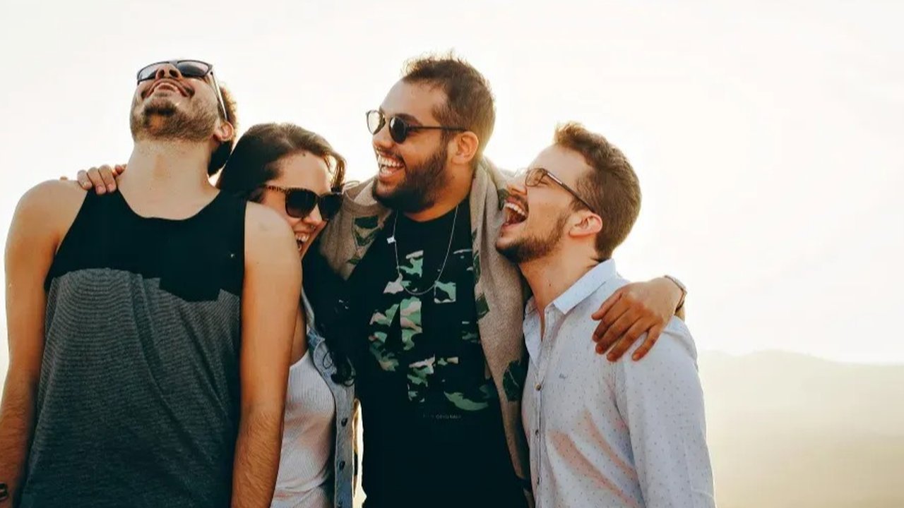 Ilustrasi tertawa, lucu. (Photo created by wayhomestudio on www.freepik.com)