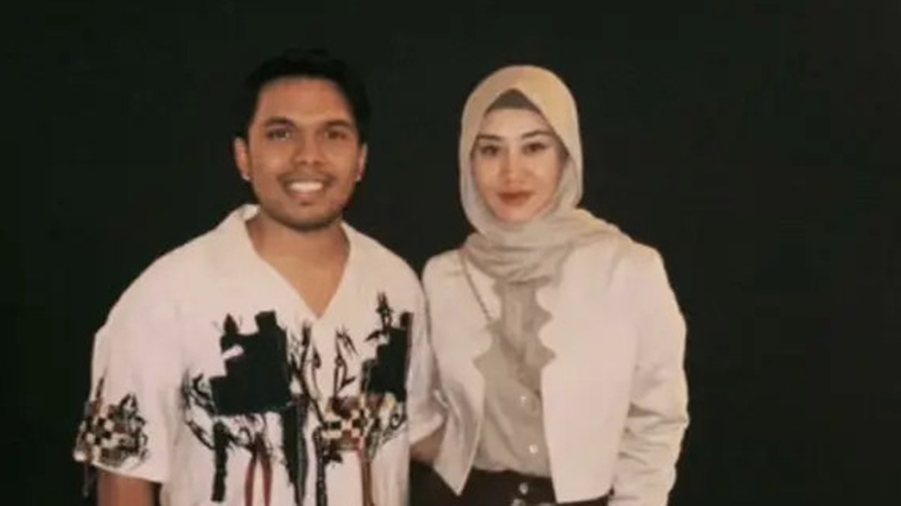 Aaliyah Massaid Kenakan Kerudung Tren Meleyot saat Berada di Aceh. [@aaliyah.massaid]