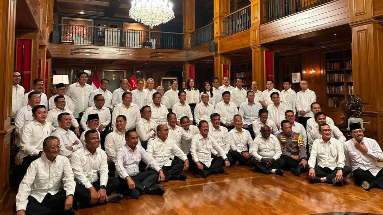 Mayor Teddy Ikut Foto Bareng Calon Menteri Kabinet Prabowo-Gibran