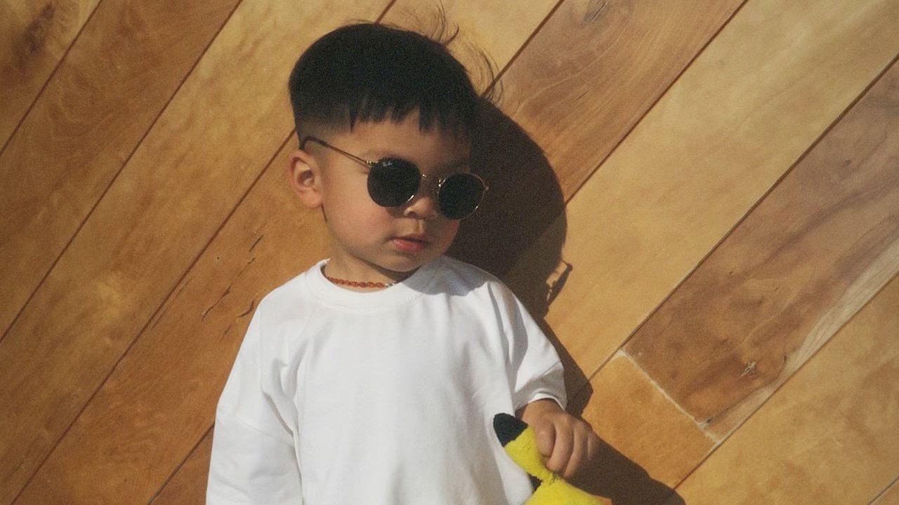 7 Potret Issa Anak Nikita Willy Jalan-Jalan di Amerika, Bikin Gemas Minta Difoto Bareng Sang Ayah