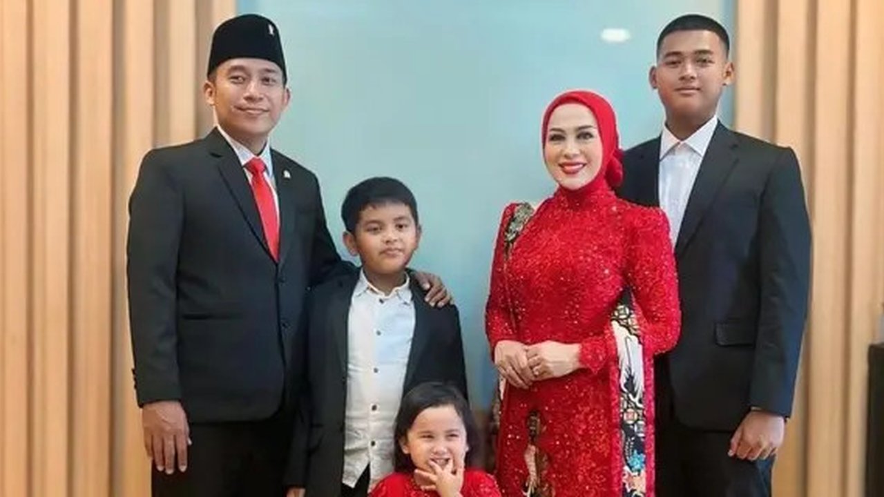 8 Potret Paludarium Raksasa di Rumah Denny Cagur yang Megah, Pemandangan Indah - Ditaksir Berharga Fantastis