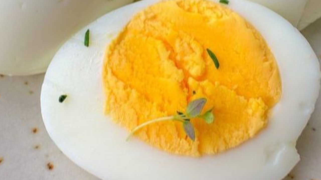 Foto ilustrasi telur rebus kupas