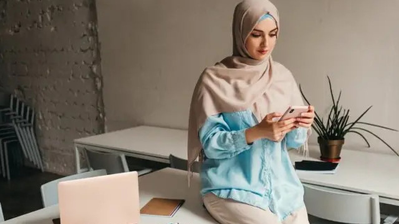 Ilustrasi muslimah, Islami. (Photo created by master1305 on www.freepik.com)