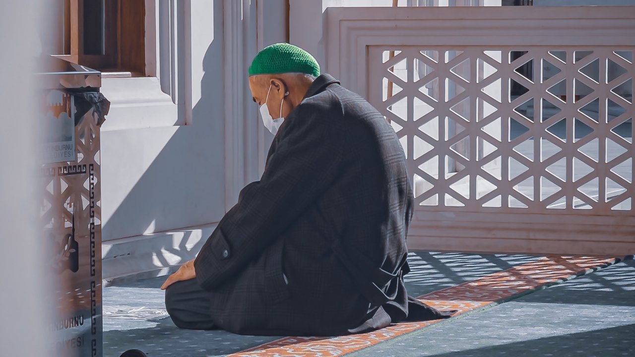 Doa Selamat Dunia Akhirat Lengkap dan Keutamaannya, Baca Setiap Hari