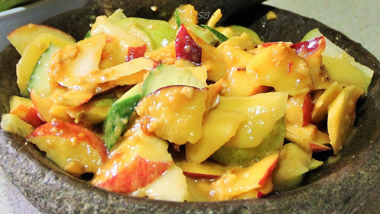 Berapa Kalori dan Nutrisi dari Sepiring Rujak Manis? Kalori yang Perlu Diwaspadai dalam Setiap Suapan