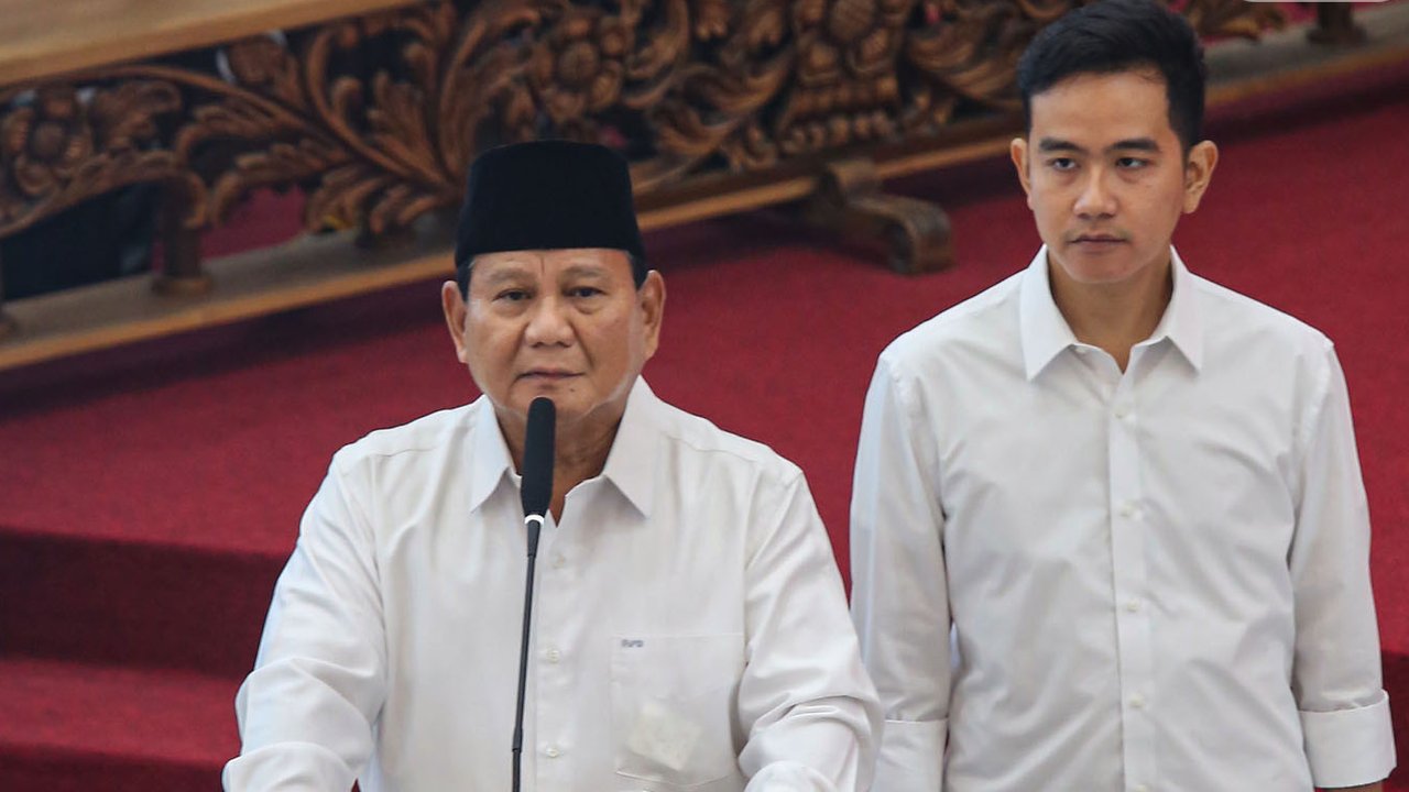Prabowo Subianto dan Gibran Rakabuming Raka tampil serba putih saat resmi ditetapkan sebagai presiden dan wakil presiden terpilih. [@prabowo]