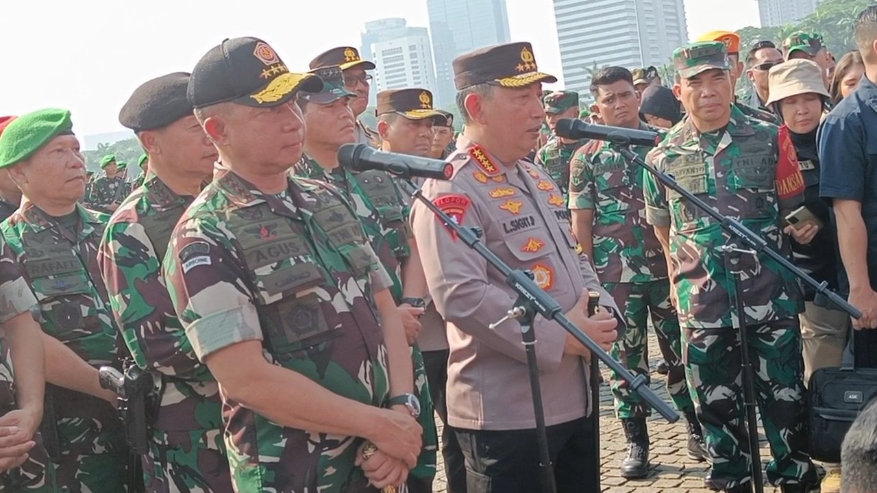 Panglima TNI Jenderal Agus-Kapolri Sigit di Monas