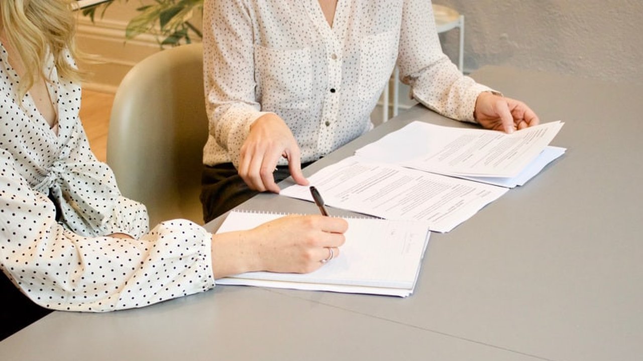 Ilustrasi Melamar atau Wawancara Kerja. Foto: Unsplash/Gabrielle Henderson