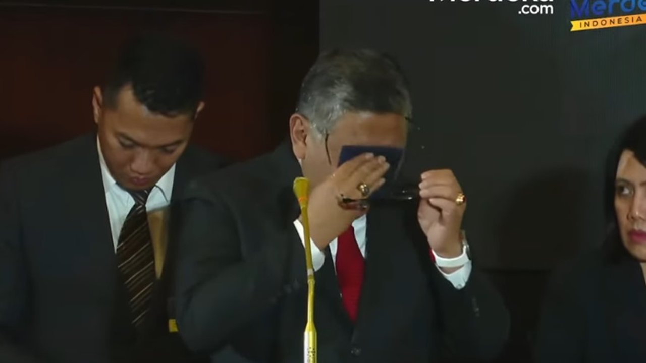 Di Sidang Doktor UI, Hasto Kristiyanto Mendadak Nangis saat Singgung Jokowi