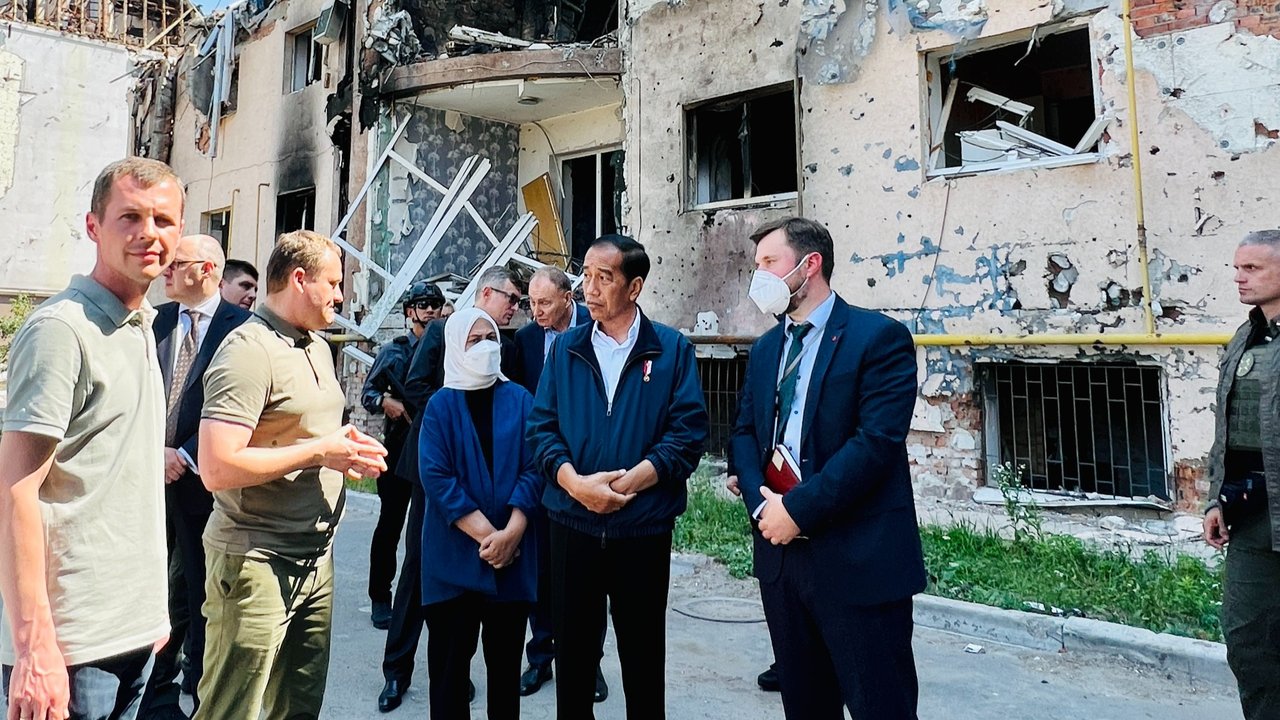 Melihat Lagi Aksi Jokowi saat Kunjungi Negara Konflik