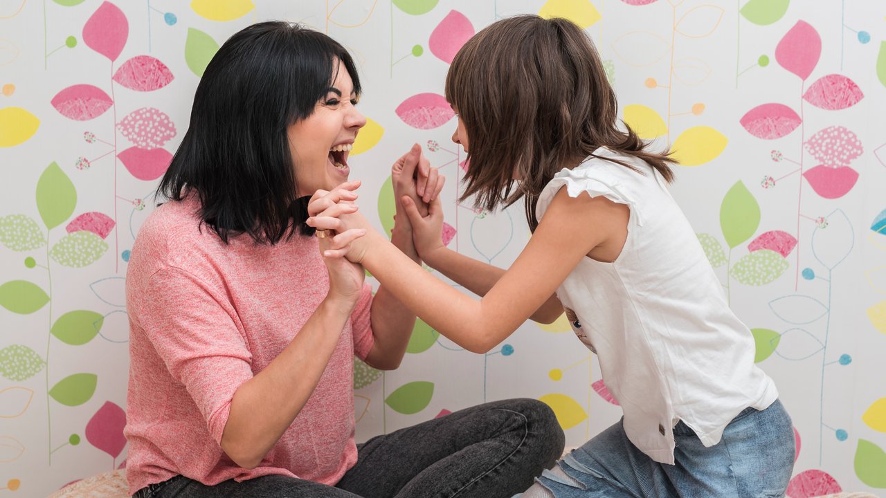 Tips Mengajarkan Empati pada Anak Sejak Dini