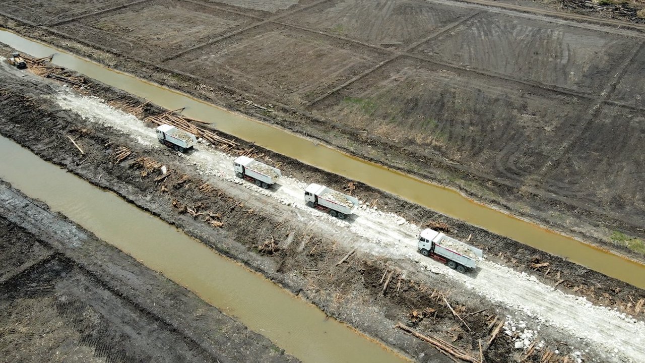Dalam Sebulan, Haji Isam Rintis Jalan 16 Km di Merauke