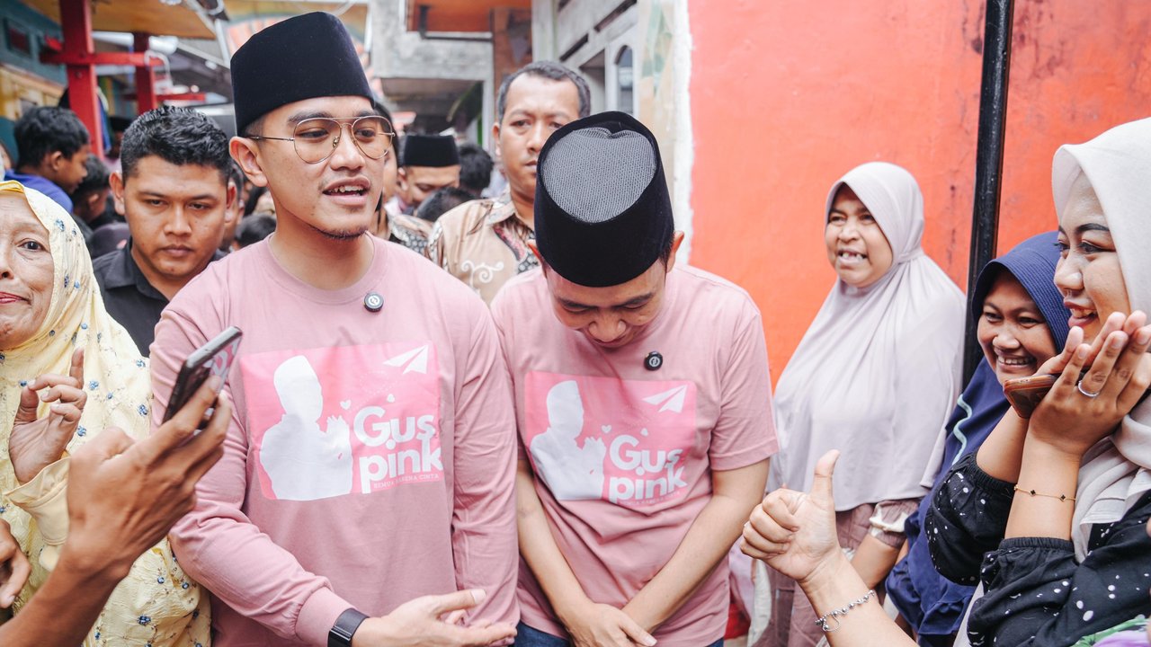 Momen Kaesang Blusukan Bareng Gus Fawait di Jember