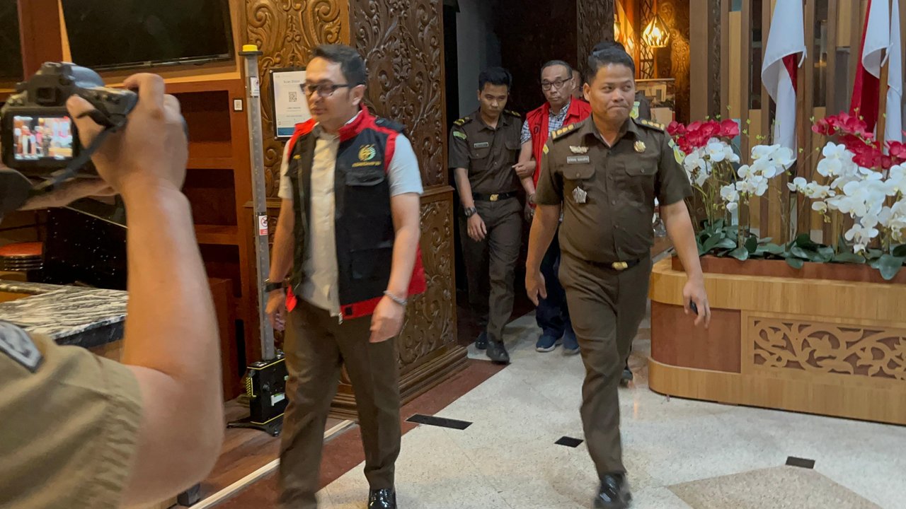 Kajati Jawa Timur, Mia Amiati