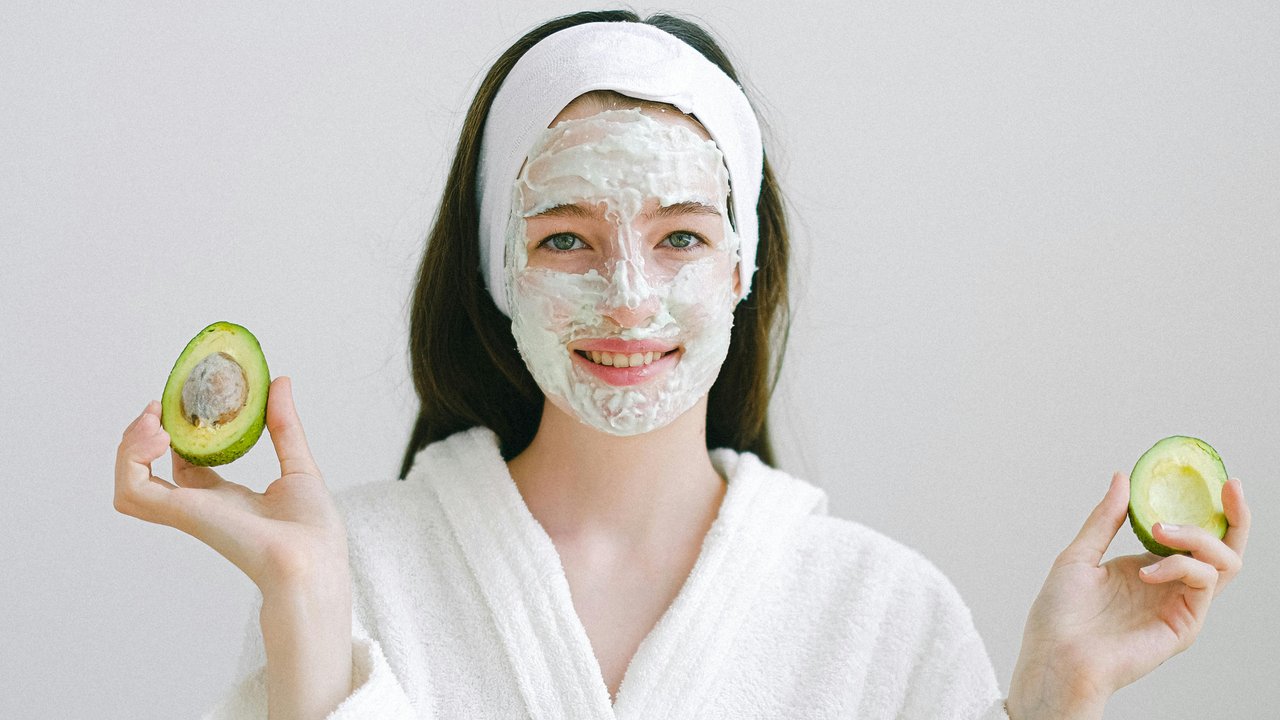 Cara Mengatasi Kulit Kusam dengan Masker Alami dari Buah-buahan