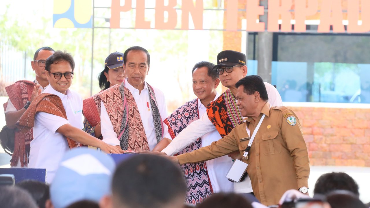 Mendagri Dampingi Presiden Jokowi Resmikan 7 PLBN Secara Serentak